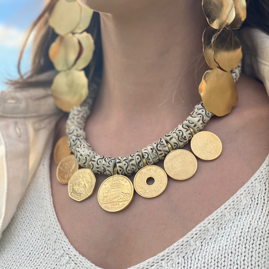 Collar Worldwide White Bone